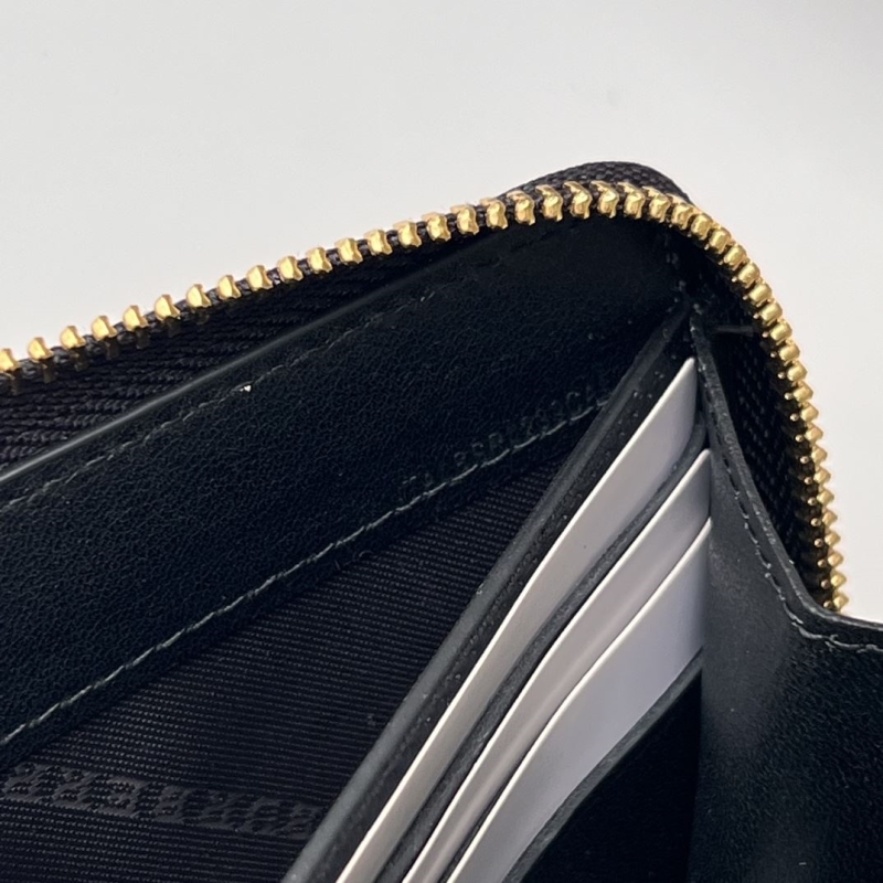 Bv*b*rry wallets